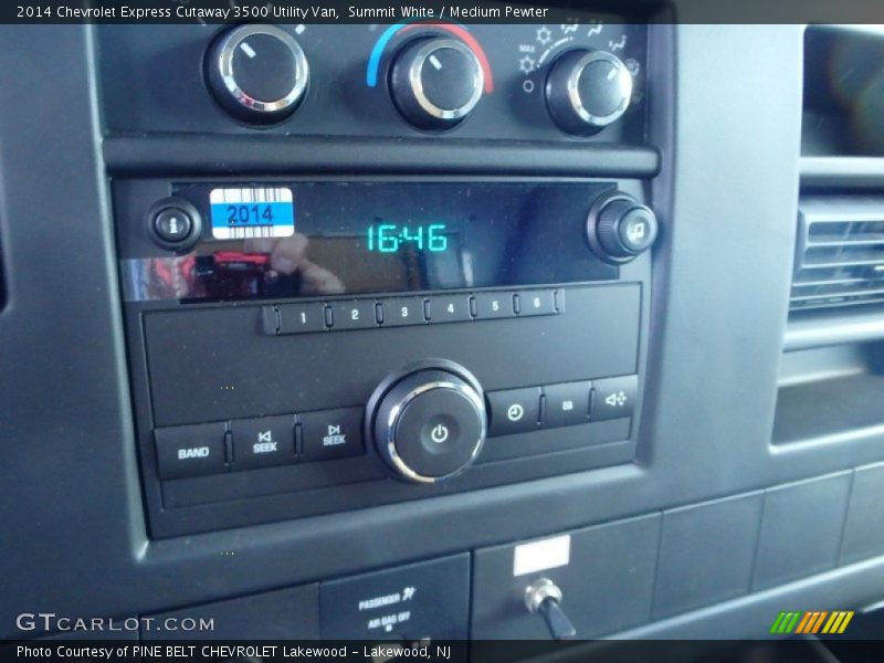 Summit White / Medium Pewter 2014 Chevrolet Express Cutaway 3500 Utility Van