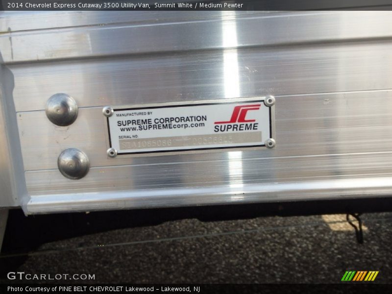 Summit White / Medium Pewter 2014 Chevrolet Express Cutaway 3500 Utility Van