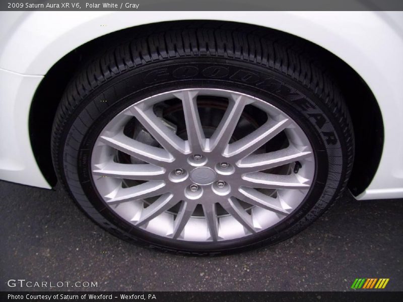 Polar White / Gray 2009 Saturn Aura XR V6