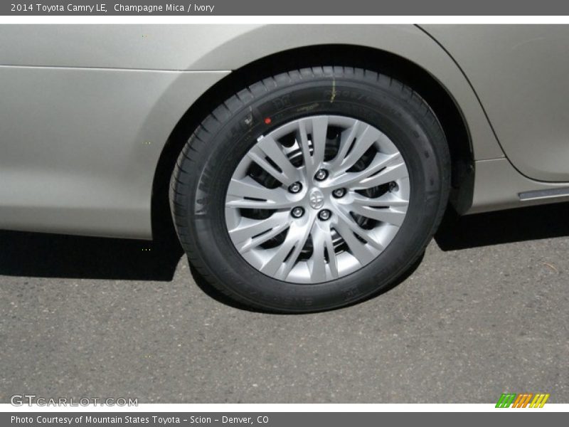 Champagne Mica / Ivory 2014 Toyota Camry LE