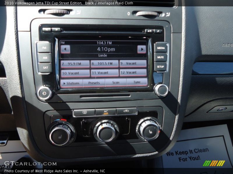 Controls of 2010 Jetta TDI Cup Street Edition