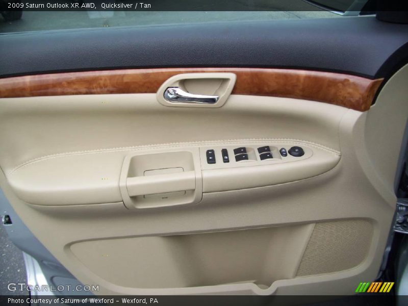 Quicksilver / Tan 2009 Saturn Outlook XR AWD