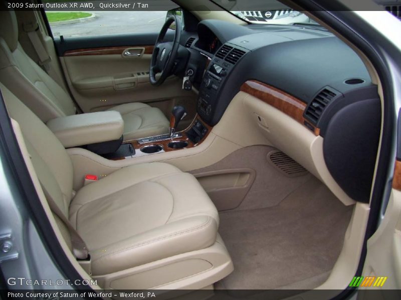 Quicksilver / Tan 2009 Saturn Outlook XR AWD