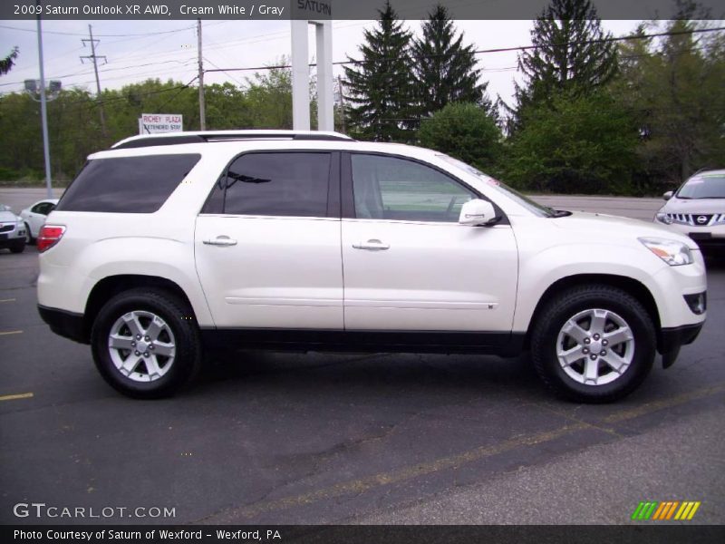Cream White / Gray 2009 Saturn Outlook XR AWD