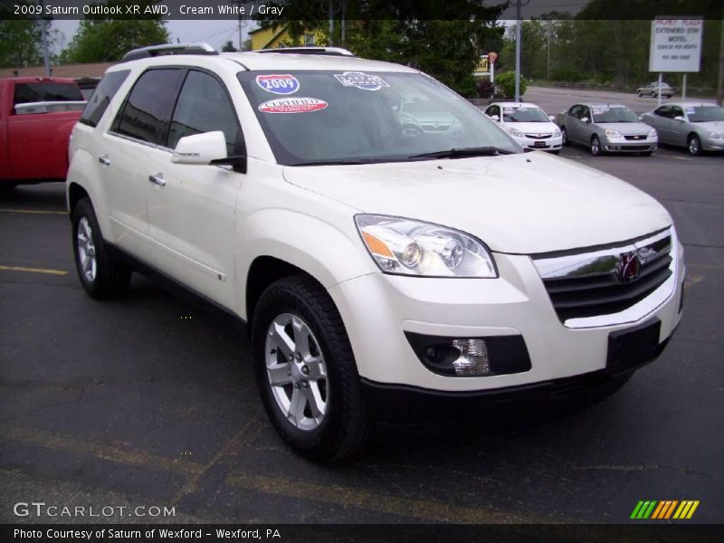 Cream White / Gray 2009 Saturn Outlook XR AWD