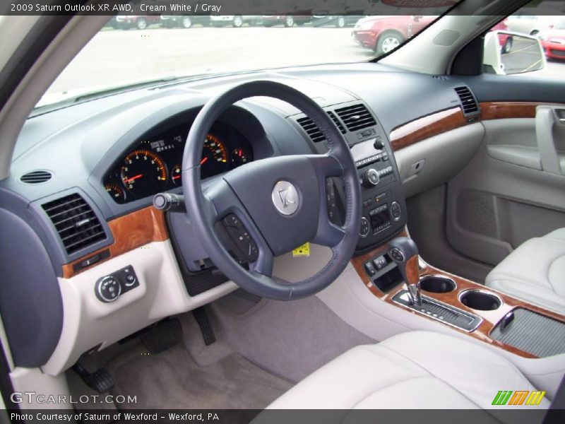 Cream White / Gray 2009 Saturn Outlook XR AWD
