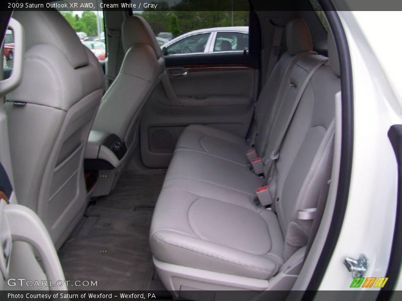 Cream White / Gray 2009 Saturn Outlook XR AWD