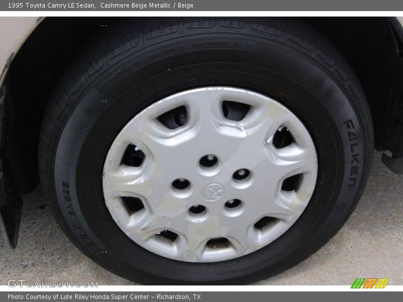 Cashmere Beige Metallic / Beige 1995 Toyota Camry LE Sedan