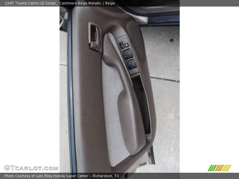 Cashmere Beige Metallic / Beige 1995 Toyota Camry LE Sedan