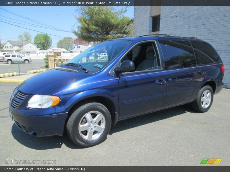 Front 3/4 View of 2006 Grand Caravan SXT