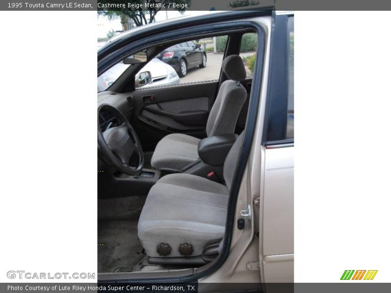 Cashmere Beige Metallic / Beige 1995 Toyota Camry LE Sedan