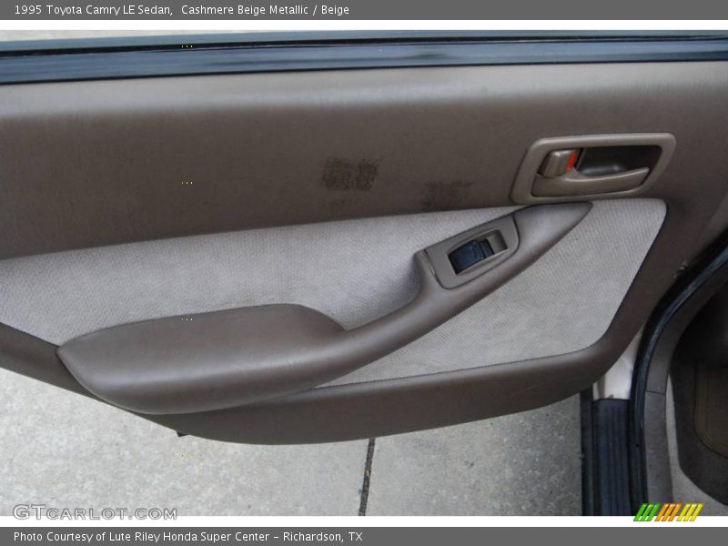 Cashmere Beige Metallic / Beige 1995 Toyota Camry LE Sedan