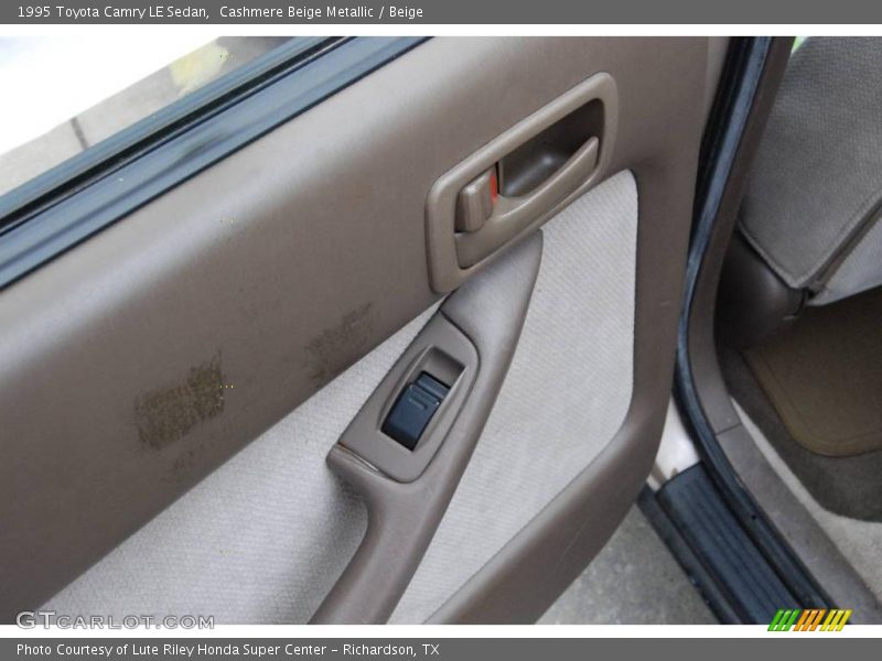 Cashmere Beige Metallic / Beige 1995 Toyota Camry LE Sedan