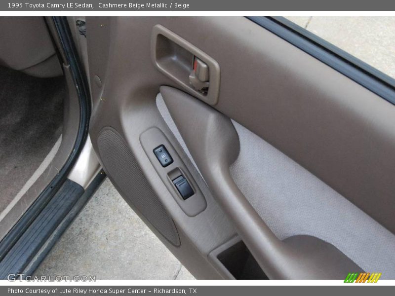 Cashmere Beige Metallic / Beige 1995 Toyota Camry LE Sedan