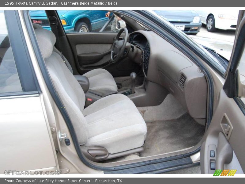 Cashmere Beige Metallic / Beige 1995 Toyota Camry LE Sedan