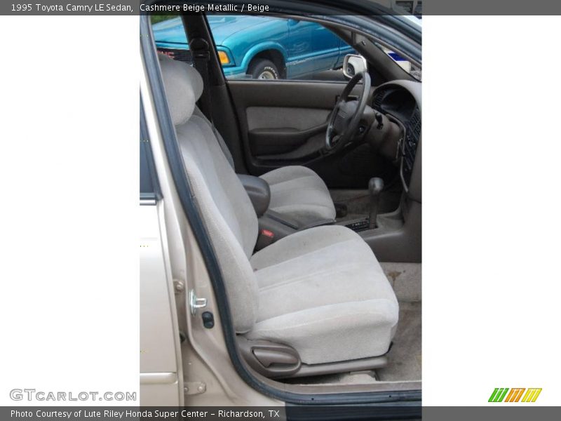 Cashmere Beige Metallic / Beige 1995 Toyota Camry LE Sedan