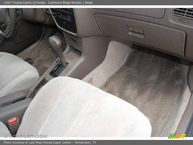Cashmere Beige Metallic / Beige 1995 Toyota Camry LE Sedan