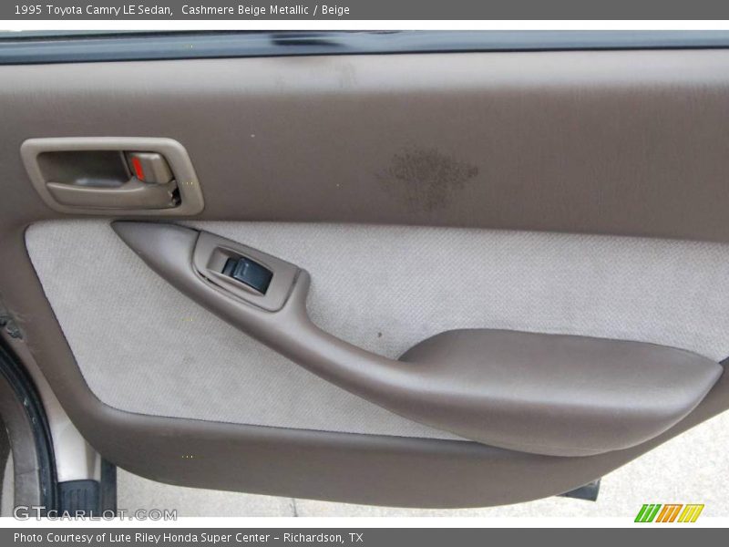 Cashmere Beige Metallic / Beige 1995 Toyota Camry LE Sedan