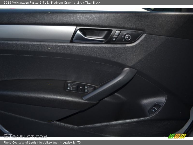 Platinum Gray Metallic / Titan Black 2013 Volkswagen Passat 2.5L S