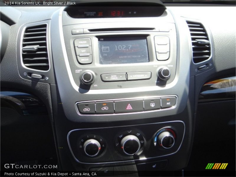 Bright Silver / Black 2014 Kia Sorento LX