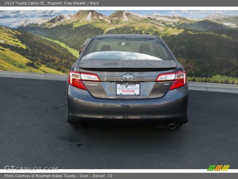 Magnetic Gray Metallic / Black 2014 Toyota Camry SE
