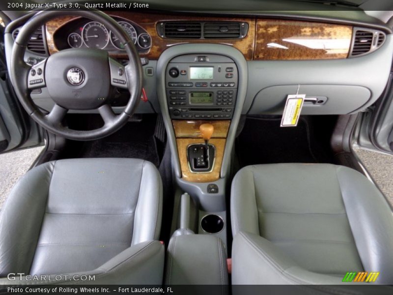 Dashboard of 2004 X-Type 3.0
