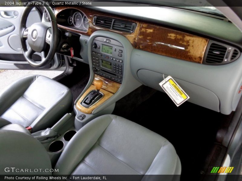 Dashboard of 2004 X-Type 3.0