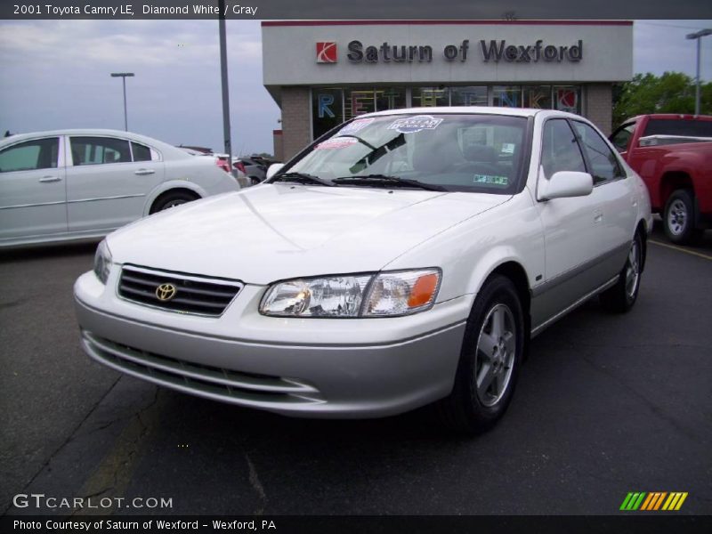 Diamond White / Gray 2001 Toyota Camry LE