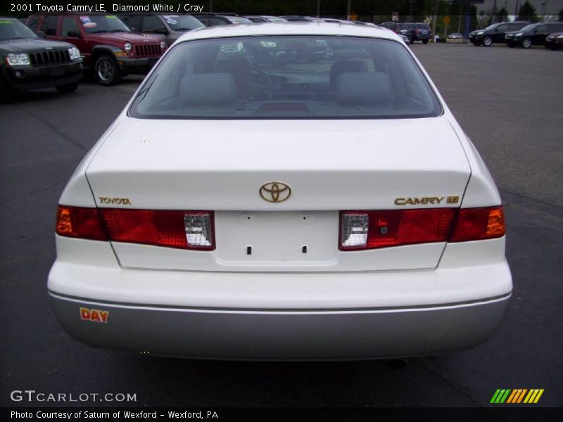 Diamond White / Gray 2001 Toyota Camry LE