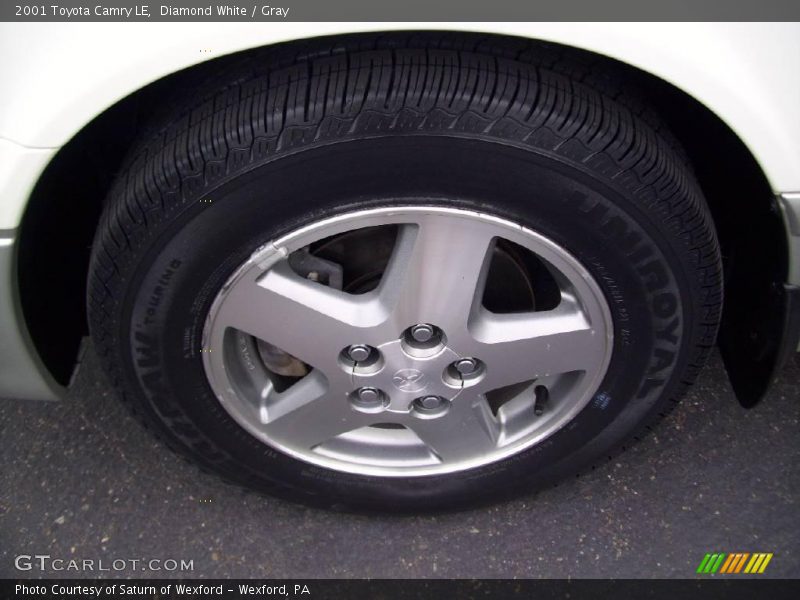 Diamond White / Gray 2001 Toyota Camry LE