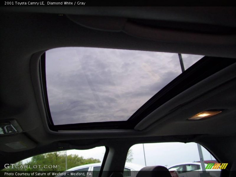 Diamond White / Gray 2001 Toyota Camry LE