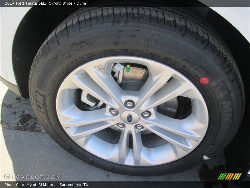 Oxford White / Dune 2014 Ford Taurus SEL