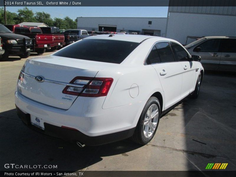 Oxford White / Dune 2014 Ford Taurus SEL