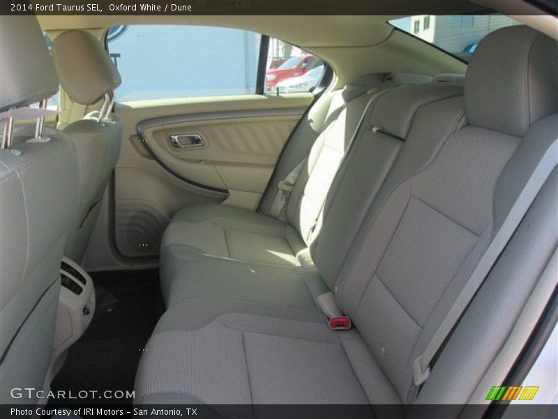 Oxford White / Dune 2014 Ford Taurus SEL