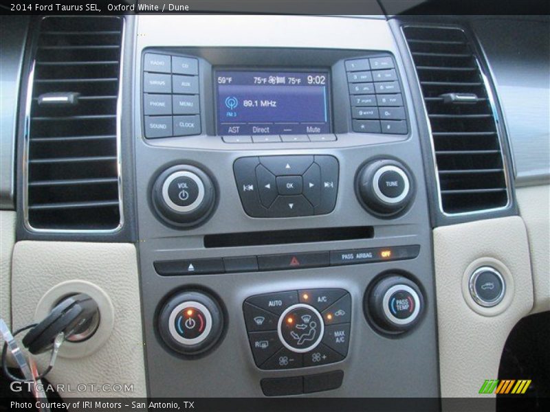 Oxford White / Dune 2014 Ford Taurus SEL