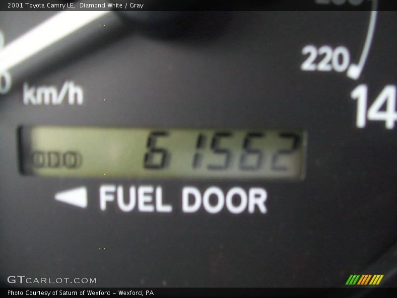 Diamond White / Gray 2001 Toyota Camry LE