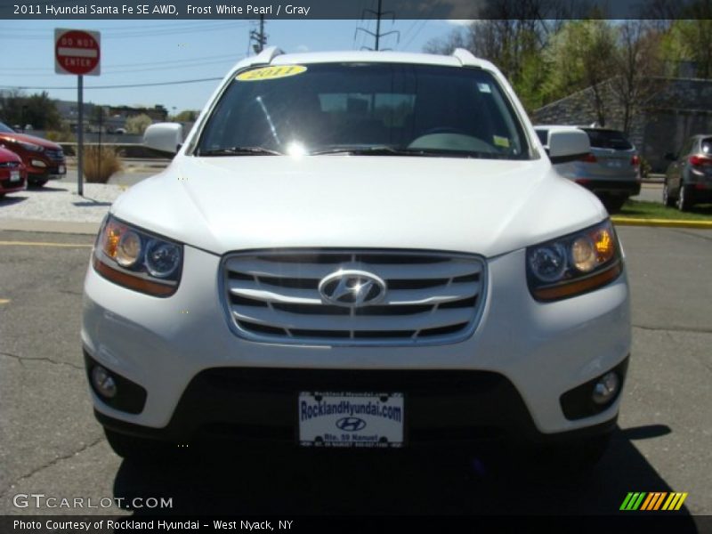 Frost White Pearl / Gray 2011 Hyundai Santa Fe SE AWD