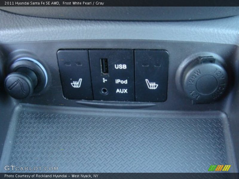 Frost White Pearl / Gray 2011 Hyundai Santa Fe SE AWD
