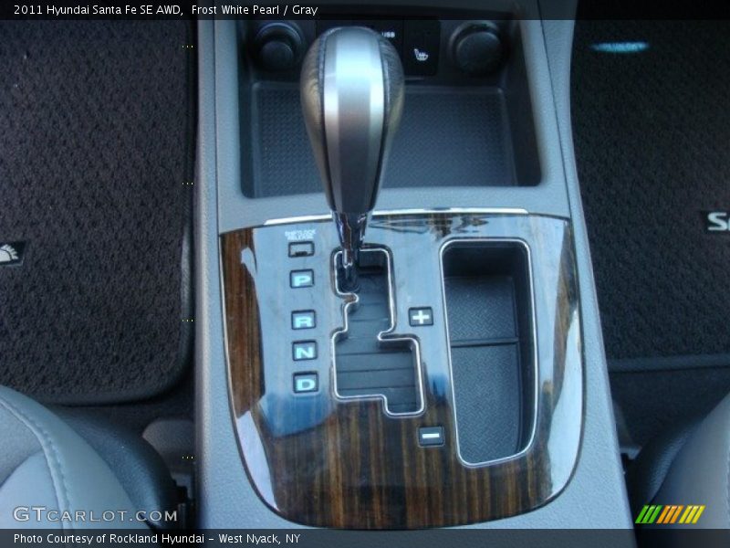 Frost White Pearl / Gray 2011 Hyundai Santa Fe SE AWD