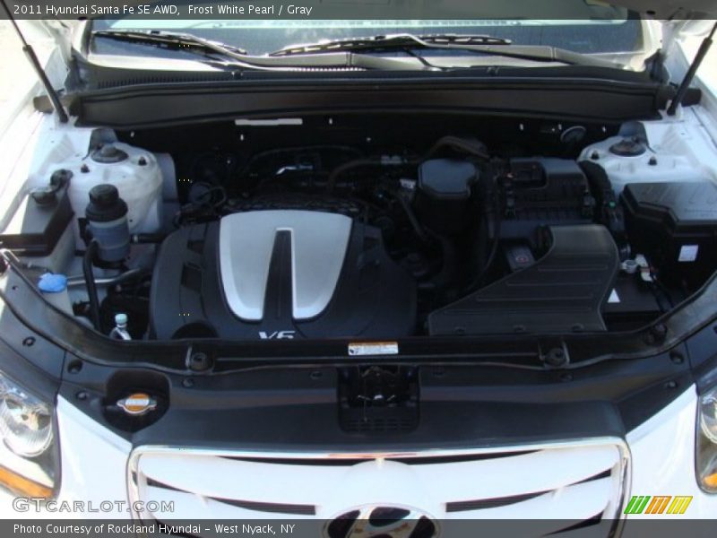 Frost White Pearl / Gray 2011 Hyundai Santa Fe SE AWD