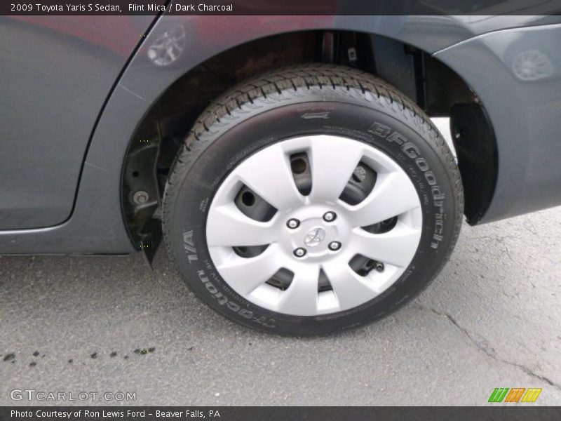 Flint Mica / Dark Charcoal 2009 Toyota Yaris S Sedan