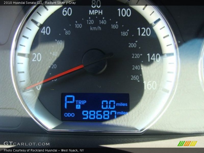 Radiant Silver / Gray 2010 Hyundai Sonata GLS