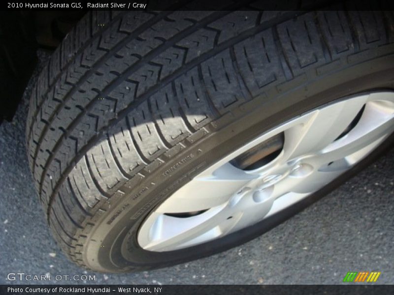 Radiant Silver / Gray 2010 Hyundai Sonata GLS