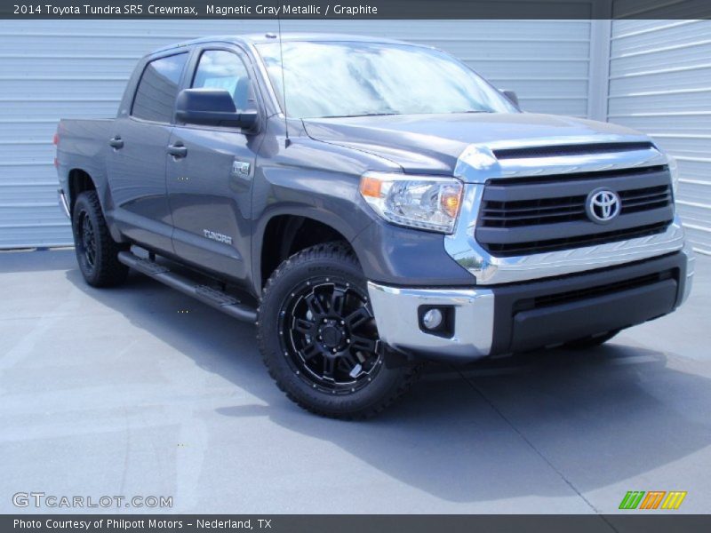 Front 3/4 View of 2014 Tundra SR5 Crewmax