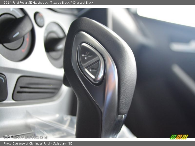 Tuxedo Black / Charcoal Black 2014 Ford Focus SE Hatchback