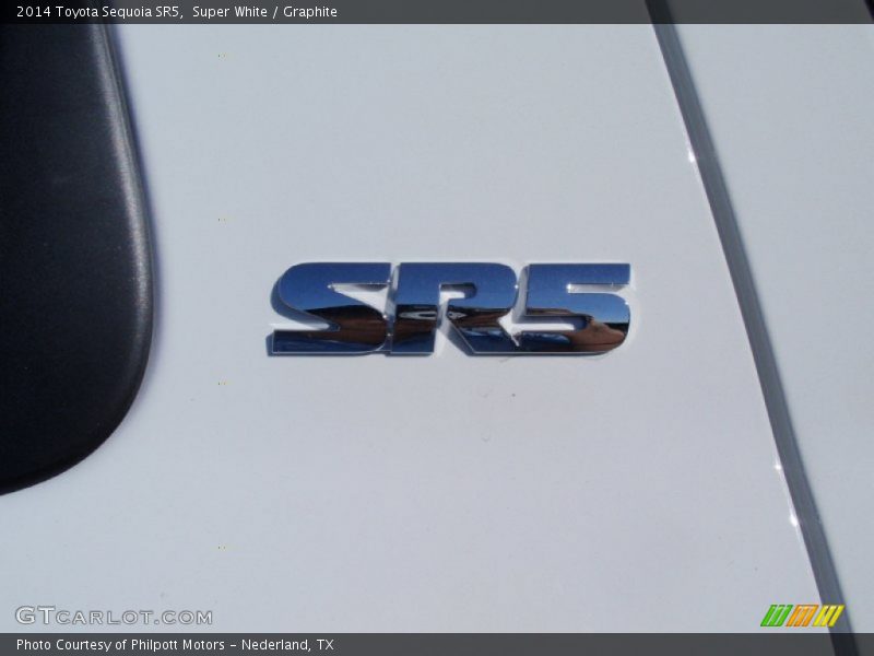 Super White / Graphite 2014 Toyota Sequoia SR5