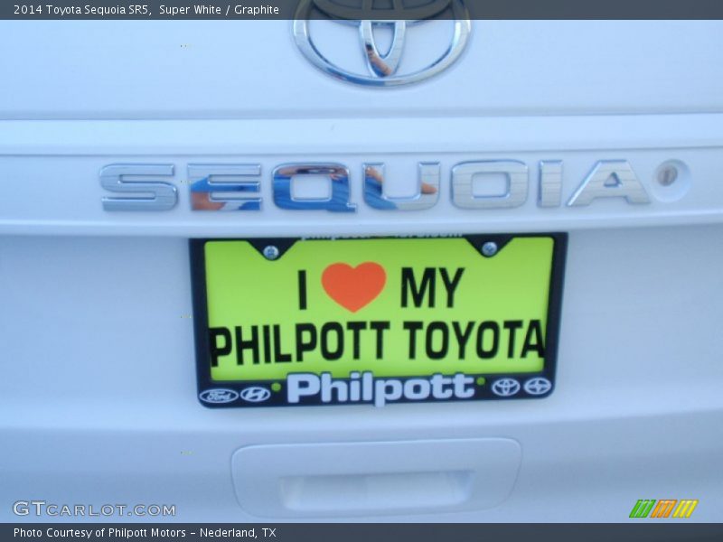 Super White / Graphite 2014 Toyota Sequoia SR5