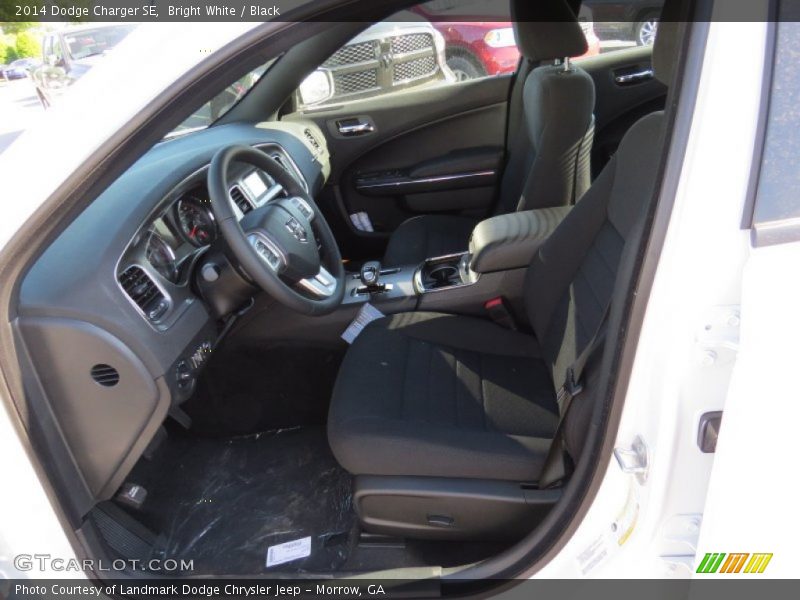 Bright White / Black 2014 Dodge Charger SE