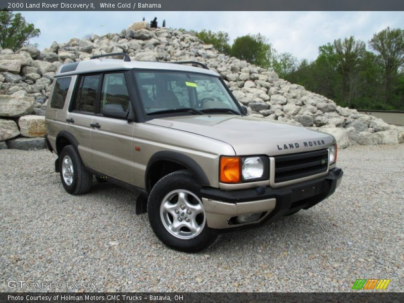 Front 3/4 View of 2000 Discovery II 