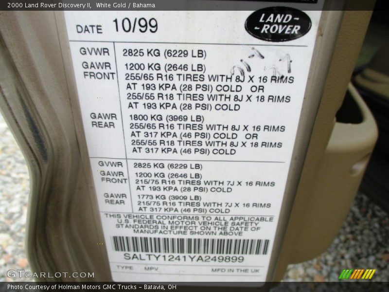 White Gold / Bahama 2000 Land Rover Discovery II